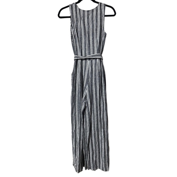 Who What Wear Gray and White Striped Pleated Jumpsuit with Belt - Picture 2 of 8